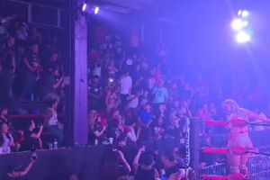 La Hiedra es agredida por pseudoaficionado en pleno evento de lucha libre