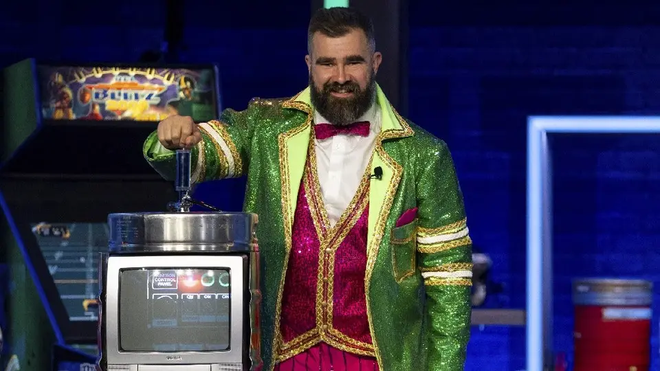 Jason Kelce, exestrella de los Eagles, debuta como presentador de programa de TV