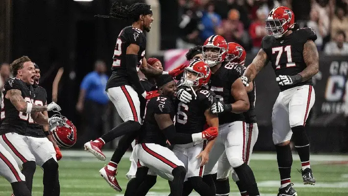 Falcons de Atlanta saca triunfo, con gol de campo de 58 yardas, ante Saints de Nueva Orleans