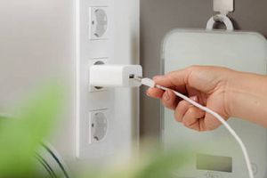 ¿Cuánta energía consume un cargador de celular enchufado pero sin usar? Te decimos aquí