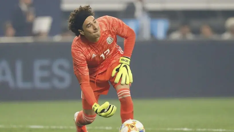 ¡Vuelve! Guillermo Ochoa regresa a la titularidad con el AVS SAD después de dos meses