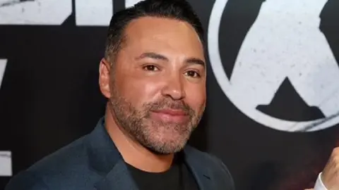 Óscar de la Hoya minimiza pelea del Canelo Álvarez: “Estaré en el evento de UFC”