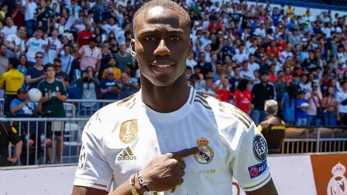 Ferland Mendy y Real Madrid afinan detalles para extender contrato hasta 2027