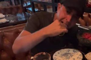 ¡Ya son mexicanos! Xavi Hernández y Núria Cunillera son captados comiendo tacos en México