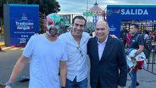 ¡Misterioso enmascarado! Checo Pérez asistió de 'incógnito' a función de lucha libre
