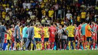 Jugadores de América y Necaxa protagonizan pelea tras el final del partido