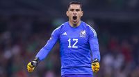 Ángel Malagón se deshace en elogios hacia Guillermo Ochoa y descarta rivalidad
