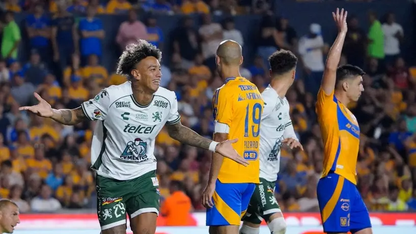 VAR revela audios de polémico gol anulado a León: “Está adelantado por 58 milímetros”