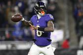 Lamar Jackson es el primer jugador de NFL con más de 4 mil yardas de pase y 800 yardas de carrera