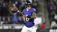 Lamar Jackson es el primer jugador de NFL con más de 4 mil yardas de pase y 800 yardas de carrera