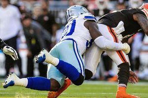 Reportan que Dallas perderá a Demarcus Lawrence entre 4-8 semanas