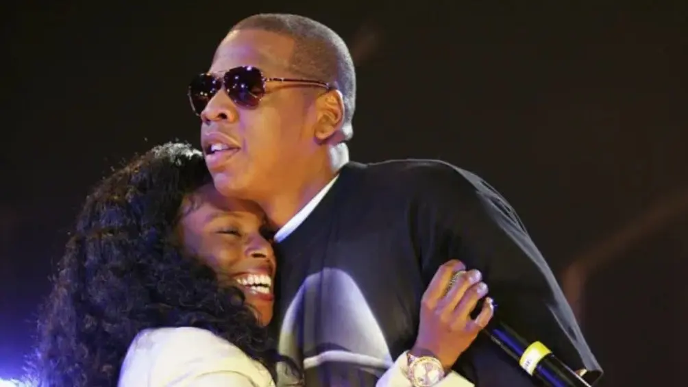 Jay.-Z abrazando a Foxy Brown | VIBE