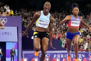 Julien Alfred, medallista olímpica en París. 2024, volvió a su país como heroína