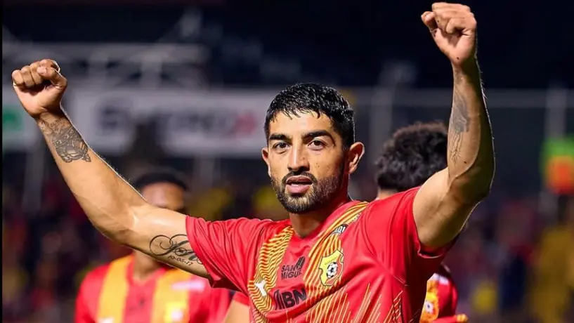 Everardo Rubio, futbolista mexicano, es campeón con el Herediano en Costa Rica