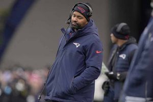 Patriots despiden al entrenador Jerod Mayo tras una temporada