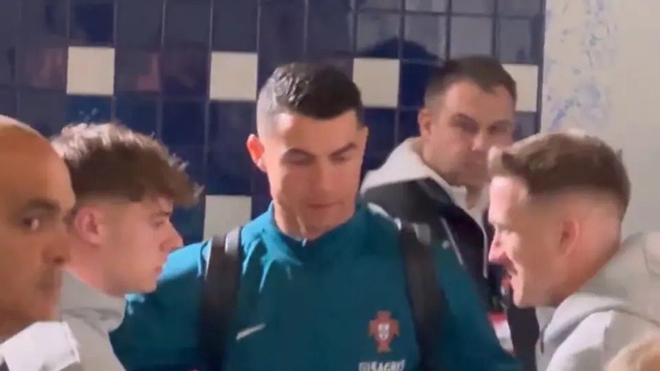 Zielinski es criticado por una foto con Cristiano Ronaldo luego de que Portugal goleara a Polonia