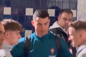 Zielinski es criticado por una foto con Cristiano Ronaldo luego de que Portugal goleara a Polonia