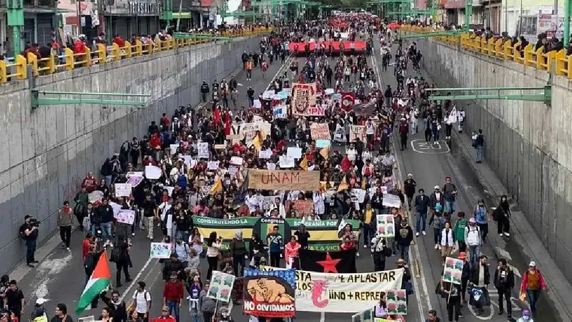 Marcha 2 de octubre: Encapuchados generan disturbios en el Metro de CDMX y en las calles