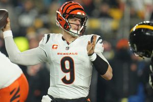 Burrow y Bengals mantienen vivas sus esperanzas de playoffs al vencer a Steelers