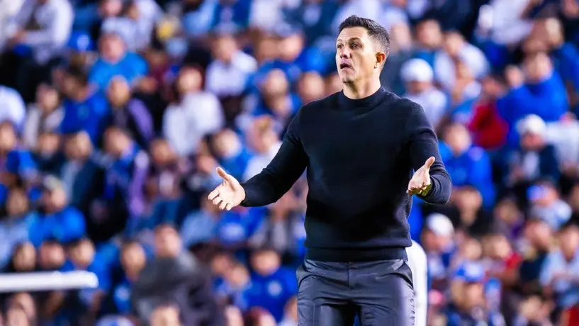 Mauricio Barbieri explotó tras derrota de Juárez: "Cruz Azul no necesita ayuda del arbitraje"