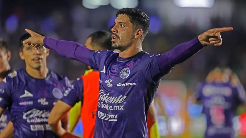 Mazatlán vence a Tigres con par de goles en los últimos minutos