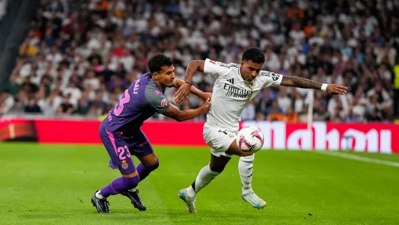Real Madrid evita 'papelón' de Courtois y golea 4-1 a Espanyol