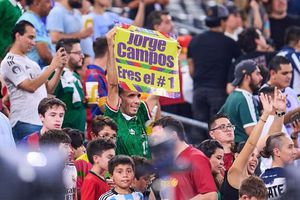 Leyendas FIFA regalan noche inolvidable en Monterrey con Corona Golden Light