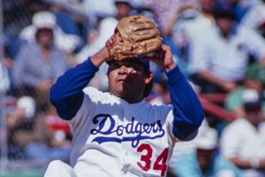Hugo Sánchez manda emotivo mensaje sobre la muerte de Fernando Valenzuela