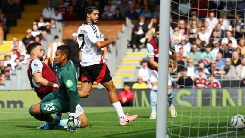 Raúl Jiménez anota en el empate entre Fulham y el West Ham de Edson Álvarez