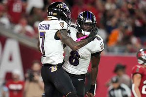 Lamar Jackson brilla con cinco pases de TD en el triunfo en MNF ante los Bucs