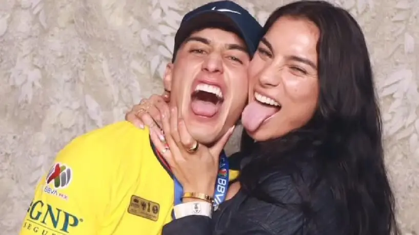 Zendejas y Sabrina Enciso protagonizan beso romántico en festejo del Tricampeonato