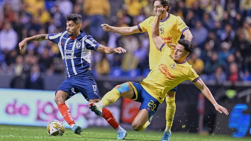 'Tecatito' Corona revela corte en el tobillo tras entrada de Ramón Juárez de América