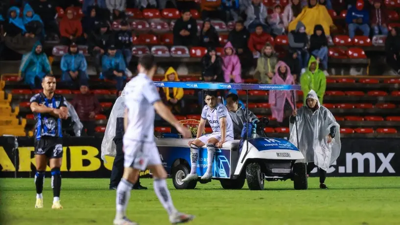 Árbitro central ignora dura caída de Agustín Oliveros, asistencias ingresan sin autorización