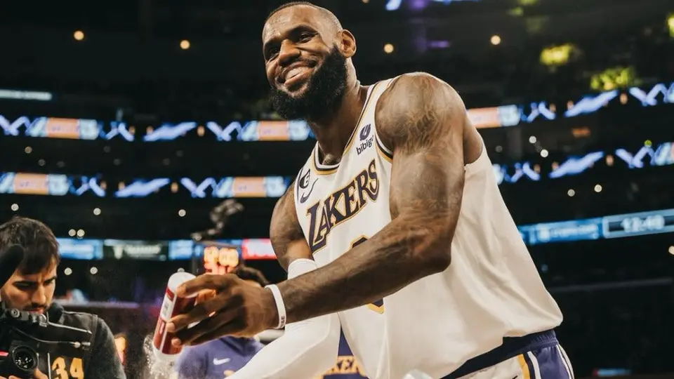 ¡De la duela a los micrófonos! LeBron James revela planes para cuando llegue el retiro