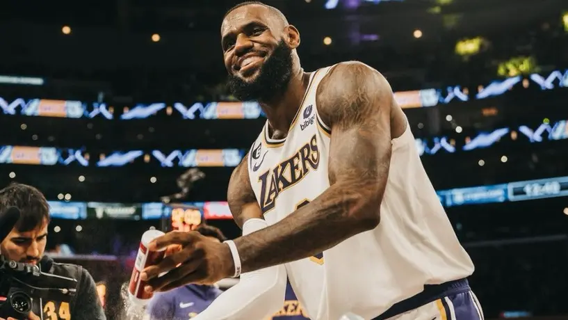 ¡De la duela a los micrófonos! LeBron James revela planes para cuando llegue el retiro