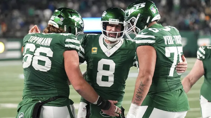 Jets vence 32-20 a Dolphins en actuación histórica de Aaron Rodgers; superó los 500 TD