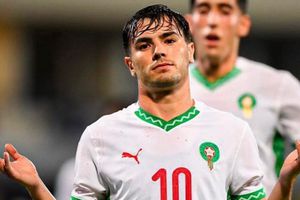 Brahim Díaz pide al árbitro perdonar al rival luego de brutal entrada