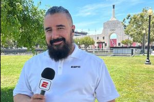 Álvaro Morales 'amenazó' a aficionado de Chivas en Futbol Picante