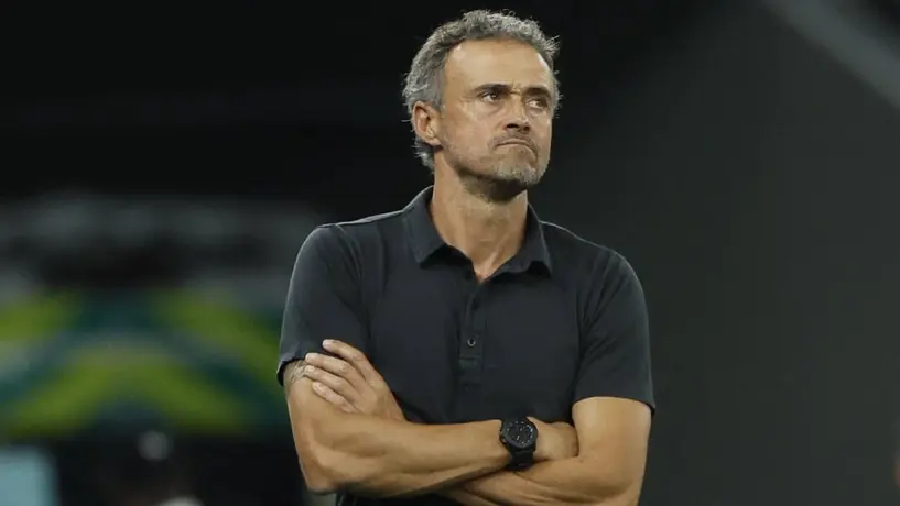 Luis Enrique rinde emotivo homenaje a su auxiliar técnico tras la muerte de su esposa