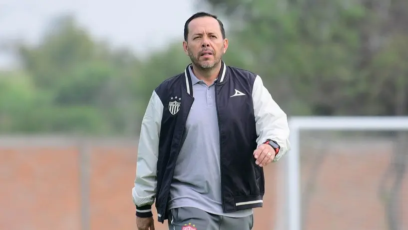 Necaxa: Eduardo Fentanes no seguirá al frente como director técnico de los Rayos