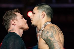 Canelo Álvarez vs Édgar Berlanga: Apuéstale en caliente.mx a esta electrizante pelea del 14 de septiembre