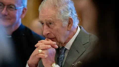 El Rey Carlos III frenó su tratamiento contra el cáncer por esta poderosa razón