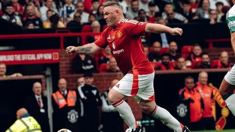 Rooney anota golazo en Old Trafford; pero, su aspecto físico desata comentarios