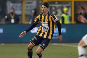 ¡Polémica! Afición desata polémica con bisnieto de Benito Mussolini en Italia