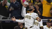 Fernando Tatis comanda la victoria de los Padres para tomar ventaja de 2-1 sobre los Dodgers