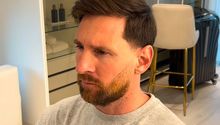Lionel Messi presume nuevo look para Navidad