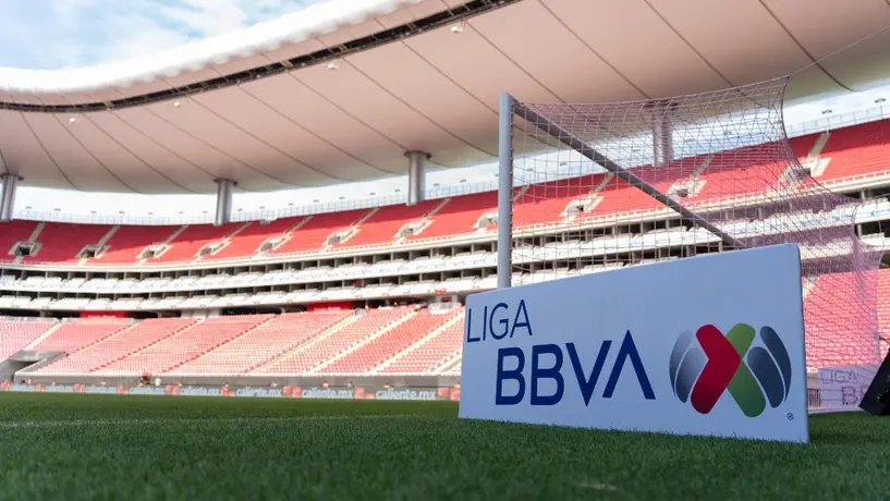 Reportan mal estado de la cancha en el Estadio Akron de cara al juego de la Selección Mexicana