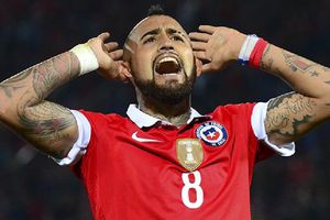 Arturo Vidal y su novia se van de vacaciones para festejar regreso con la Selección Chilena