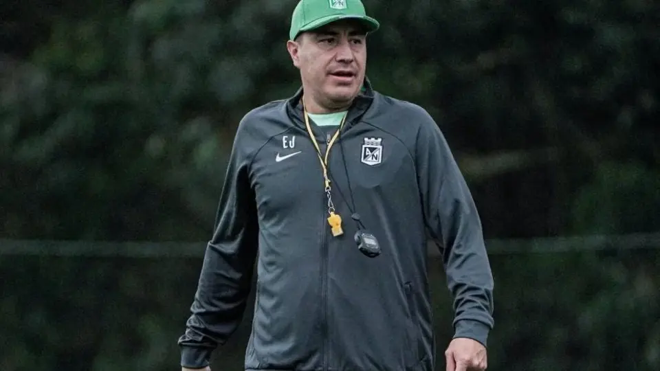 Alcalde de Medellín califica de 'absurda' la sanción que recibió Efraín Juárez