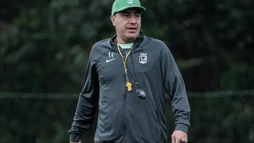 Alcalde de Medellín califica de 'absurda' la sanción que recibió Efraín Juárez
